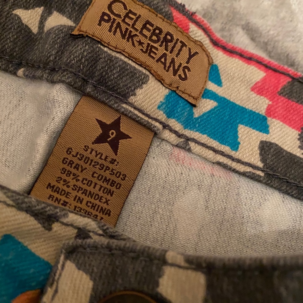 Aztec pattern shorts - Picture 3 of 3